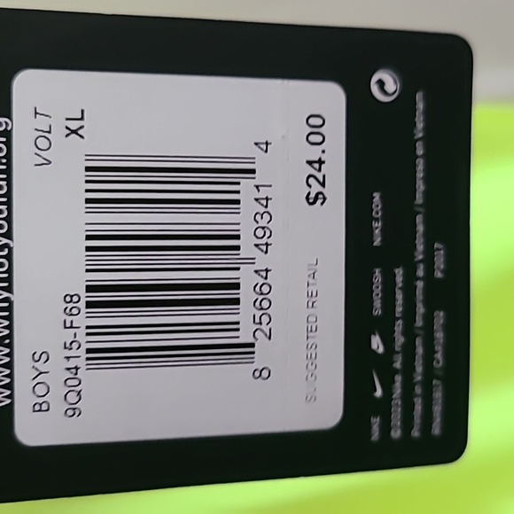 NIKE BRAND BOYS YELLOW SIGNATURE SHORT SLEEVE SHIRT SIZE XL "MAKE SOME NOISE" - Picture 5 of 11